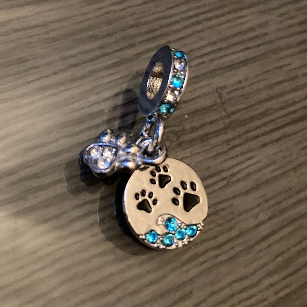 Charm-Dogs Paw with cz’s, a beautiful color turquoise stones on clasp of pendant - Picture 7 of 8